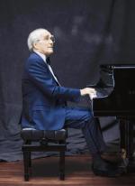 Michel Legrand  – przyjedzie  do Krakowa  z okazji tournee zorganizowanego w jego 85 urodziny.