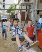 Syryjskie i palestyńskie dzieci w obozie w Libanie. Co trzeci uchodźca z Syrii w tym kraju to dziecko.