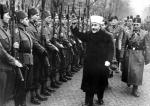 Wielki mufti Jerozolimy Muhammad Amin al-Husajni w czasie osobistej inspekcji bośniackich Muzułmanów  – ochotników Waffen SS (styczeń 1944 r.) 