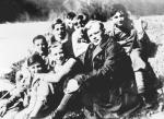 Dietrich Bonhoeffer, ewangelicki pastor i teolog, otwarcie przeciwstawiał się nazizmowi. Został uwięziony i stracony w obozie we Flossenbürgu.