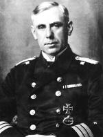 Szef Abwehry Wilhelm Canaris był przeciwnikiem polityki Adolfa Hitlera i wieloletnim członkiem tajnej antyhitlerowskiej organizacji Czarna Orkiestra.