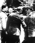 Płk Claus von Stauffenberg (z lewej) był wykonawcą najsłynniejszego zamachu na Hitlera, dokonanego w Wilczym Szańcu 20 lipca 1944 r. 