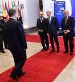 Prezydenta Ukrainy Petra Poroszenkę witają przywódcy najważniejszych unijnych instytucji Martin Schulz, Donald Tusk i Jean-Claude Juncker.