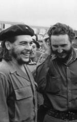 W listopadzie 1956 r. Fidel z Che Guevarą i 80 bojownikami wylądował na Kubie. Dwa lata później obalił skorumpowany reżim Fulgencio Batisty.