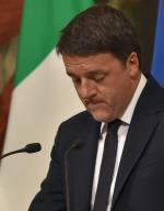Premier Matteo Renzi ogłasza swoją dymisję.
