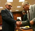 Generałowie Wojciech Jaruzelski i Czesław Kiszczak  (na zdjęciu  w 2007 r. podczas procesu b. szefa MSW za przyczynienie się do śmierci górników z Wujka) ręka w rękę kierowali komunistycznym reżimem. Teraz zapewne obu czeka degradacja.