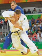 Wygrana walka z Thormodurem Jonssonem (Islandia, na biało) podczas igrzysk w Rio de Janeiro.