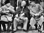 Kłamstwo o Sowietach. Stalin (z prawej, wraz z Franklinem D. Rooseveltem i Winstonem Churchillem) uchodzi za wroga III Rzeszy.