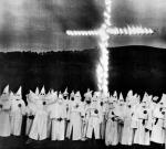 Drugi Ku-Klux-Klan przejął symbolikę swoich poprzedników.