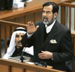 Saddam Husajn podczas procesu w 2006 r. 