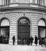 Na wschód maszerowała nie tylko niemiecka armia – w 1941 i 1942 roku salony z porcelaną z Allach otwarto w Warszawie (na zdjęciu – w Hotelu Europejskim), Poznaniu i we Lwowie.