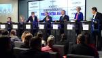 Kandydaci podczas ubiegłotygodniowej debaty w Brukseli. Ci z największymi szansami stoją w środku: Guy Verhofstadt, Gianni Pittella i Antonio Tajani.