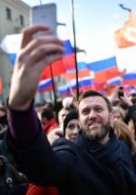 Aleksiej Nawalny w lutym 2016 roku na demonstracji w Moskwie upamiętniającej zabitego rok wcześniej innego lidera opozycji Borisa Niemcowa.