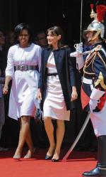 Michelle Obama i Carla Bruni. Pionierka nowych zachowań  z muzą wielkich krawców