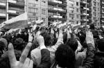 Uwolnić Lecha! 3 maja 1982 r., demonstracja pod oknami mieszkania Wałęsy w Gdańsku