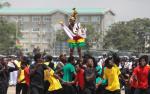 Obchody 60. rocznicy odzyskania niepodle- głości przez    Ghanę. W 1957 r., po prawie  90 latach kolonialnej dominacji, Wielka Brytania oddała władzę miejscowej ludności.