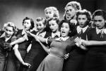 W„Zapomnianej melodii” (1938 r.) Grossówna z koleżankami brawurowo wykonała piosenkę „Panie Janie”.