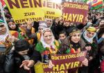 Nie dla dyktatury (Erdogana w Turcji) – jedno z haseł na sobotniej demonstracji tysięcy Kurdów we Frankfurcie nad Menem.