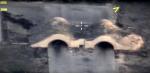 Hangary syryjskich samolotów na lotnisku Asz-Szairat – widok z kamery  amerykańskiego pocisku Tomahawk.