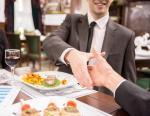 Lunch z kontrahentem podczas prowadzenia rozmów biznesowych może być zaliczony do firmowych kosztów.