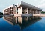 Zaprojektowany przez Le Corbusiera budynek parlamentu w indyjskim Czandigarth, stolicy stanów Pendżab  i Haryana, trafił w 2016 r. na listę chronionych zabytków UNESCO.