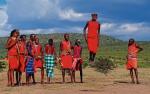 Masajscy wojownicy śpiewają i tańczą, by zaimponować damom. Pieśni podkreślają męskie zalety śpiewających.