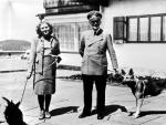 Adolf Hitler i Ewa Braun w Berghofie, alpejskiej rezydencji wodza III Rzeszy (1938 r.) 