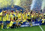 Po pokonaniu w finale Lecha Poznań, piłkarze Arki długo świętowali sukces wspólnie ze swoimi kibicami  