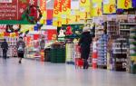 Bardzo silną pozycję na rynku handlu w Polsce mają francuskie sieci hipermarketów m.in. Auchan, E. Leclerc, Carrefour.