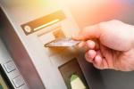 Bez dodatkowych kosztów korzysta się zazwyczaj tylko z bankomatu należącego do wydawcy karty  