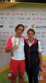 Trenerka Iwona Wójcik- -Pietruszka  (z prawej)  ze swoją zawodniczką Marią Springwald  (z lewej) brązową medalistką ostatnich igrzysk olimpijskich.
