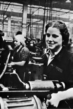 W 1944 r. w zmilitaryzowanych fabrykach radzieckich pracowały głównie kobiety.