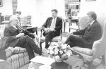 Rozmowy o układzie SALT. W Gabinecie Owalnym siedzą radziecki ambasador Siergiej Dobrynin, doradca ds. bezpieczeństwa narodowego Zbigniew Brzeziński i prezydent USA Jimmy Carter.
