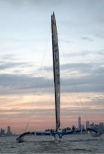 Trimaran „Macif”, 31 m długości, szybkość, w zależności od wiatru, bywa większa niż 30 węzłów.