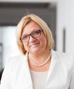 Beata Kempa, szefowa Kancelarii Premiera  24,3 (+3,6); 49,1 (-4,8) 