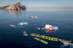 Nie dla plastiku. Greenpeace protestuje na wodach wokół Balearów, we wschodniej Hiszpanii. Ogromne plastikowe butelki mają zwrócić uwagę opinii publicznej na problem zanieczyszczenia Morza Śródziemnego. Według ekologów sytuacja jest poważna, dno akwenu jest wielkim wysypiskiem śmieci.