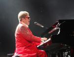 Sir Elton John dał już 4 tysiące koncertów. Do sopockiej Opery Leśnej wraca po 11 latach.
