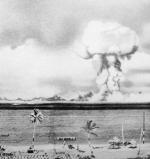 Podwodna próba detonacji bomby atomowej na atolu Bikini w 1946 r. Do 1958 r. Amerykanie przeprowadzili tu ponad 20 prób z bronią jądrową, w tym detonację bomby Bravo o sile 15 megaton (1000 razy większej od bomby zrzuconej na Hiroszimę).