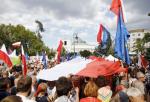 Niedzielna manifestacja pod Sejmem zgromadziła kilka tysięcy osób.