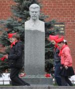 Popiersie Stalina pod murem Kremla, w centrum Moskwy 