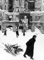 Heroizm oblężonych zaklęty w kadrach. Nikt do dziś nie opisał, co właściwie działo się między ludźmi  przez 900 dni blokady Leningradu.