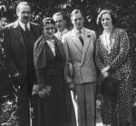 Na zdjęciu: Alfons (pierwszy z lewej) i Zoja (pierwsza z prawej) Koziełł-Poklewscy z księciem Kentu i jego małżonką Mariną (1937 r.).