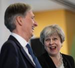 Premier Theresa May chce twardego brexitu, minster finansów Philip Hammond – w wersji soft 