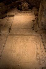 Płyta Orantów  z XII wieku w podziemiach pod Bazyliką 