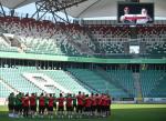 Piłkarze i sztab szkoleniowy Legii minutą ciszy uczcili wczoraj Godzinę „W”.