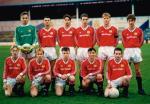 Jeszcze razem w drużynie. Adrian Doherty (pierwszy z prawej w dolnym rzędzie) i Ryan Giggs (stoi obok bramkarza). Juniorzy Manchesteru United, 1990 r.