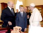 Aleksander Łukaszenko  z synem Mikołajem  u papieża Franciszka  w Watykanie, maj 2016  p