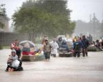 Houston już szósty dzień zalewa ulewny deszcz. Ewakuacja mieszkańców podtopionych dzielnic wydaje się nie mieć końca.