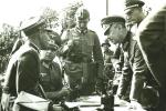 Dowódca Westerplatte major Henryk Sucharski w niemieckim sztabie omawia warunki kapitulacji.