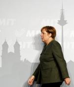Angela Merkel pierwszy raz stanęła na czele niemieckiego rządu 22 listopada 2005 roku. Teraz spokojnie zmierza ku czwartej kadencji (na zdjęciu z 1 września – przed spotkaniem w Norymberdze z sympatyzującymi z CDU/CSU przedstawicielami średniego biznesu).